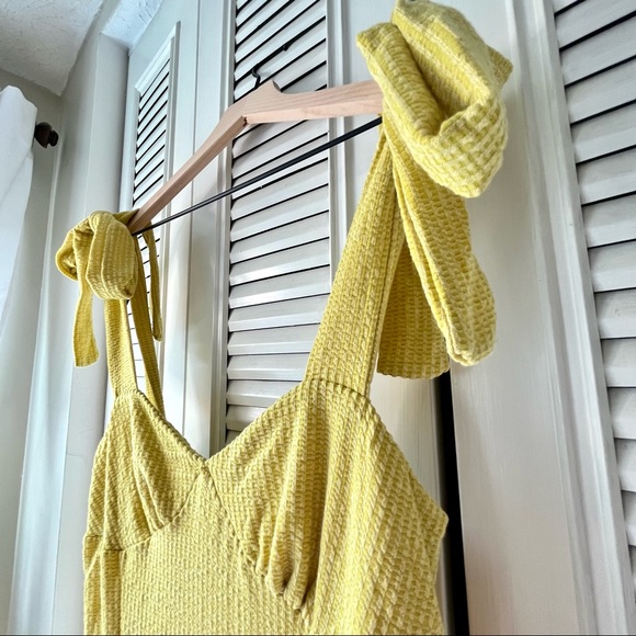 En Saison Adjustable Shoulder Tie Ribbed Midi dress, Yellow, Size M - Picture 4 of 10
